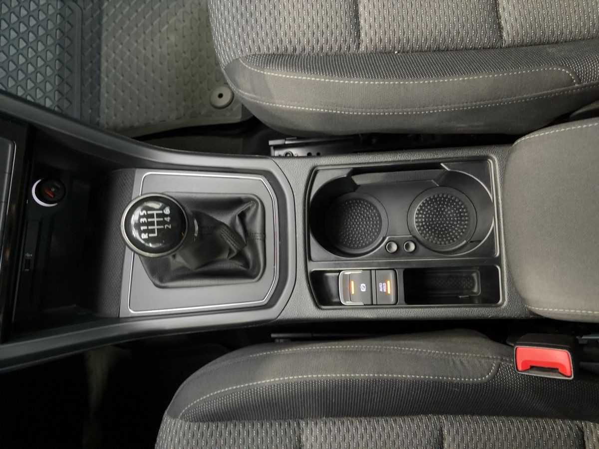 Touran 1.5 TSI Comfortline ACC Navi Einparkh. Klima Bluet. Sitzh.