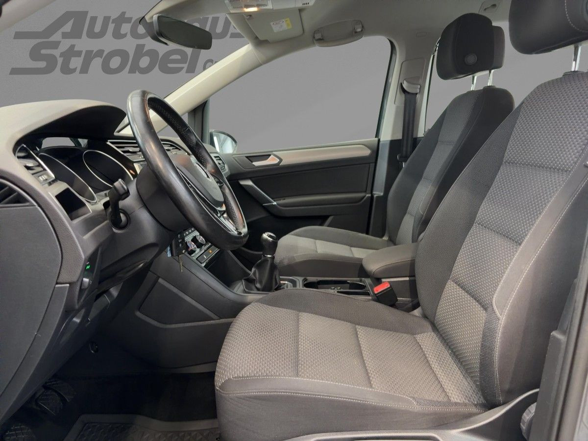 Touran 1.5 TSI Comfortline ACC Navi Einparkh. Klima Bluet. Sitzh.