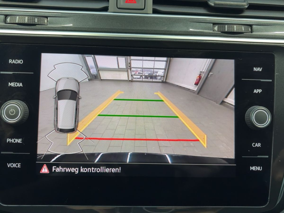 Tiguan 2.0 TDI DSG 4M Elegance ACC AHK Navi LED-Matrix Kamera Climatronic Sitzh.