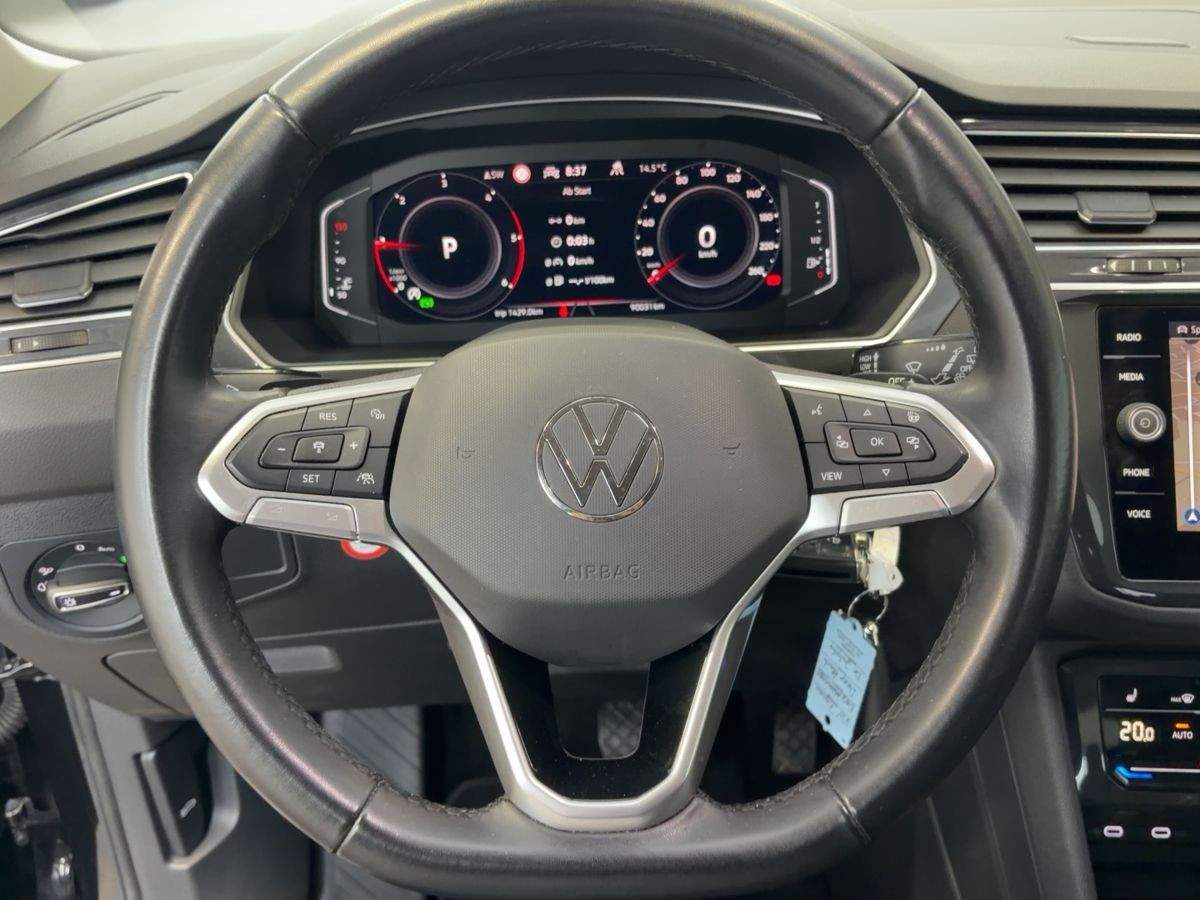 Tiguan 2.0 TDI DSG 4M Elegance ACC AHK Navi LED-Matrix Kamera Climatronic Sitzh.