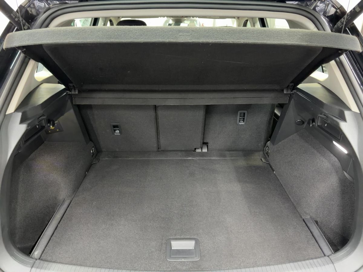 Tiguan 2.0 TDI DSG 4M Elegance ACC AHK Navi LED-Matrix Kamera Climatronic Sitzh.