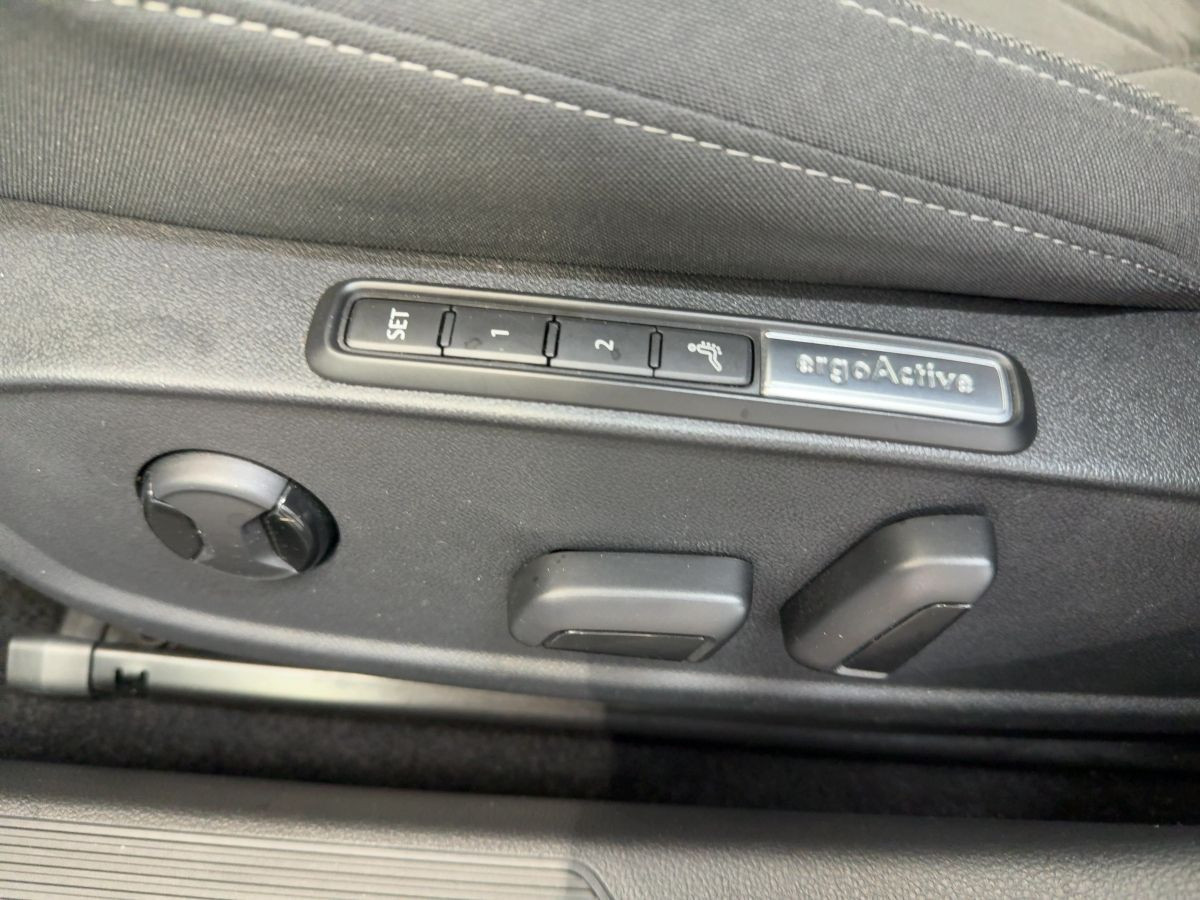 Golf VIII 1.5 TSI Style ACC Navi Keyless LED DAB+ Ergo Kamera Park Ass.