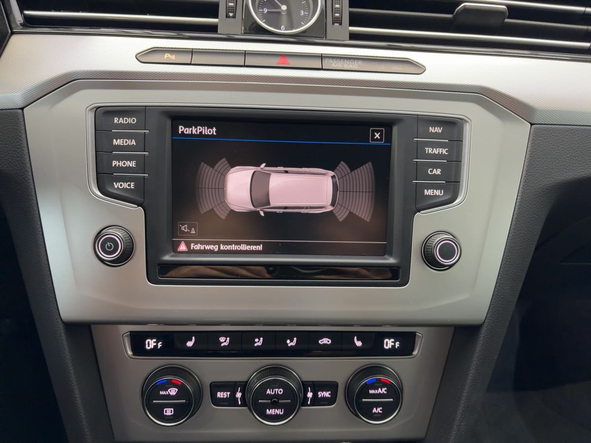 Passat Variant 1.4 TSI Comfortline ACC Navi Parkp. Climatronic Bluet. Sitzh.