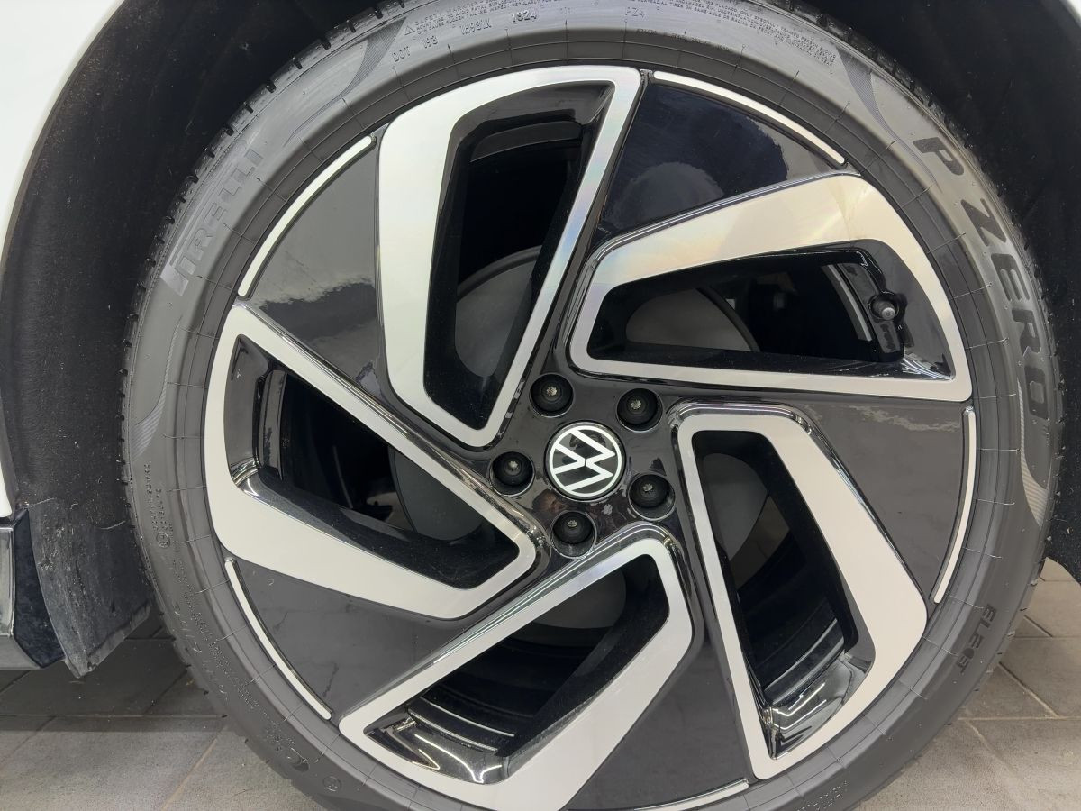 ID.7 Tourer Pro S ab 1,99% 91 kWh Wärmep. AHK LED-Matrix Navi Area View