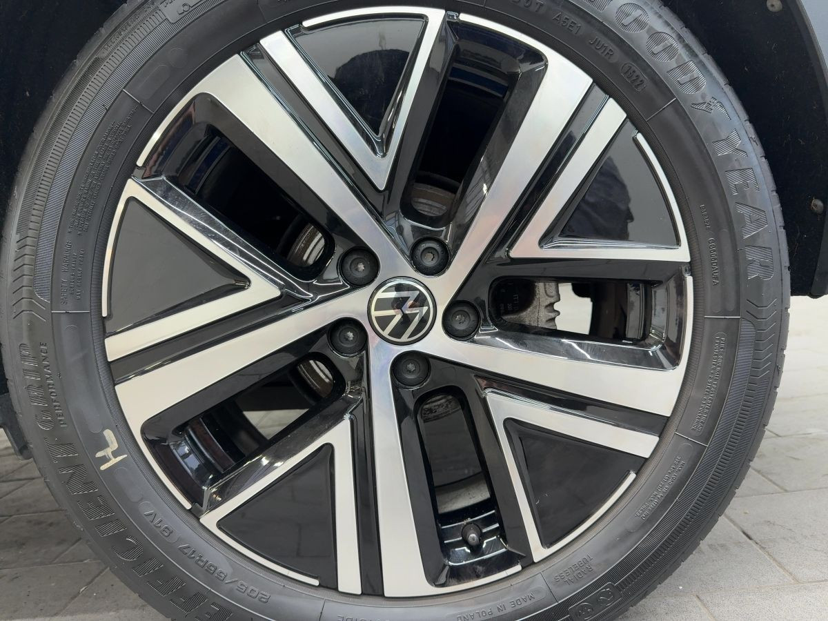 Taigo 1.5 TSI DSG Style ACC AHK Navi Pano LED-Matrix Kamera Sitzh. Lane Ass.