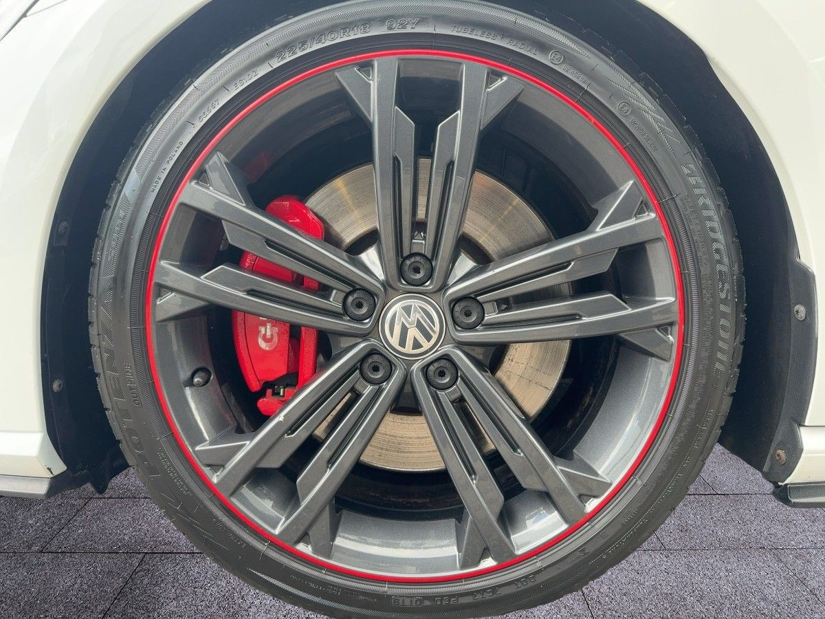 Golf VII GTI Performance 2.0 TSI DSG ACC LED Navi DYNAUDIO Climatronic Sitzh.