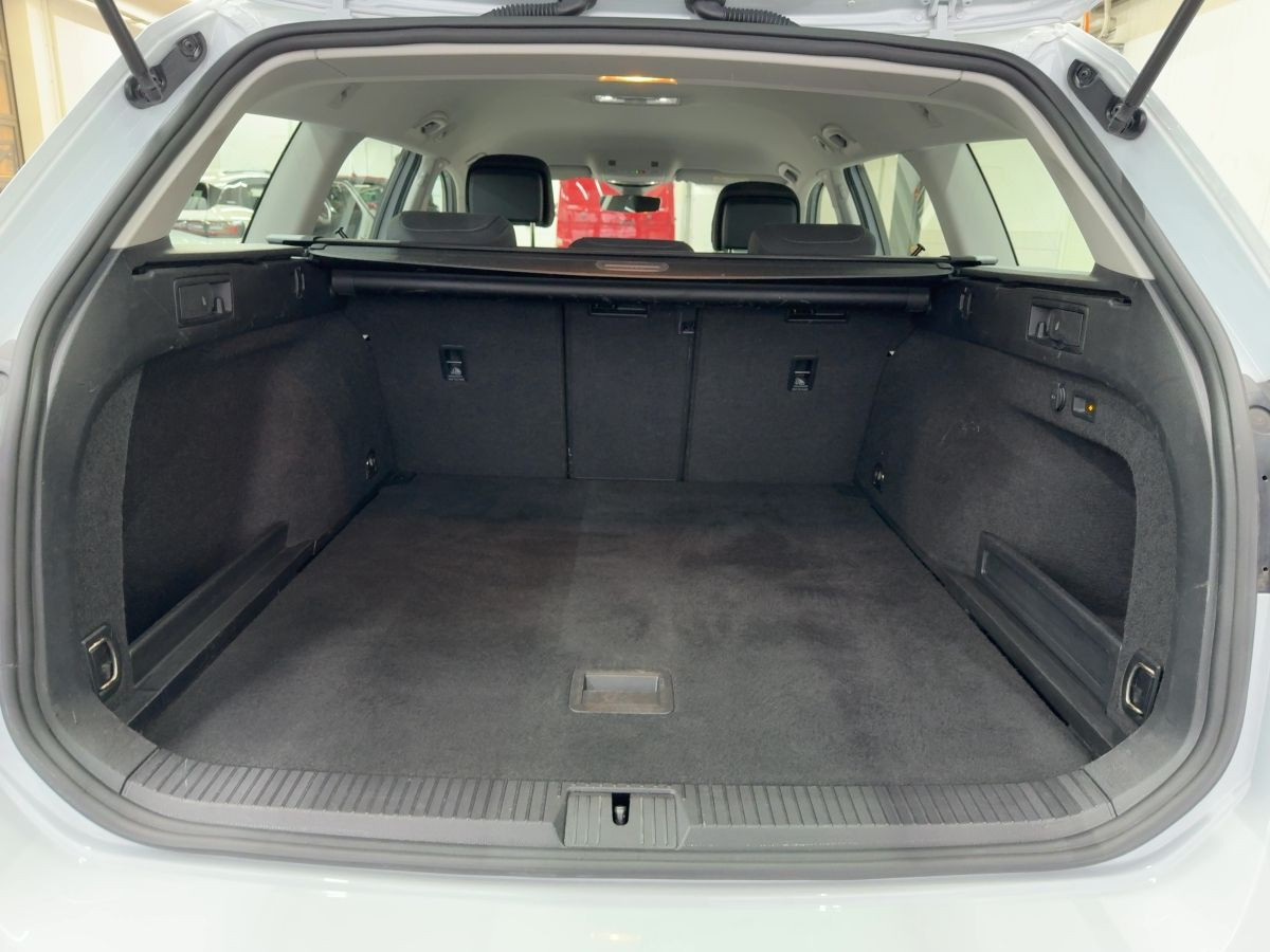 Passat Variant 2.0 TDI DSG Business AHK ACC Navi LED Kamera Keyless ergo Climatronic