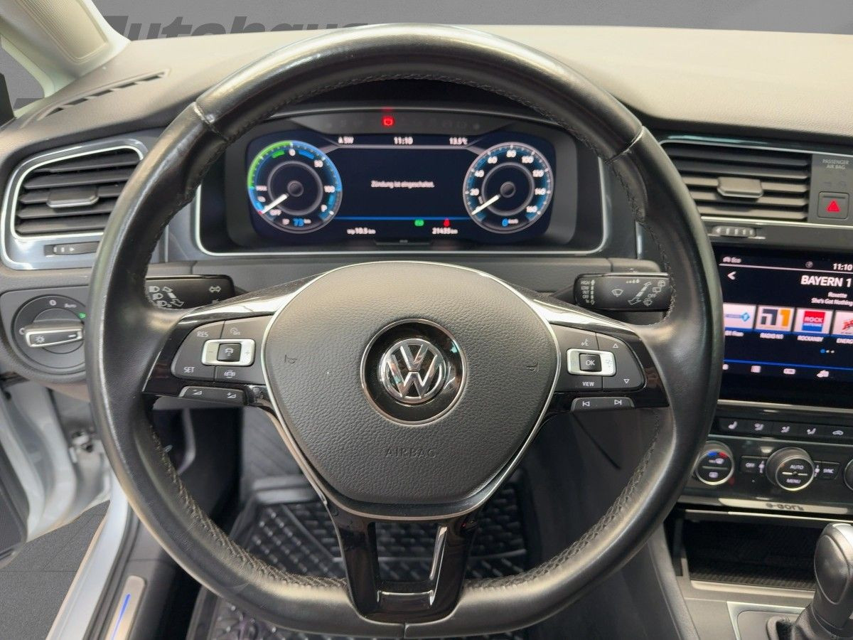 Golf VII E-Golf Wärmep. ACC Navi LED Leder Kamera Lane Ass. Bluet. Sitzh.