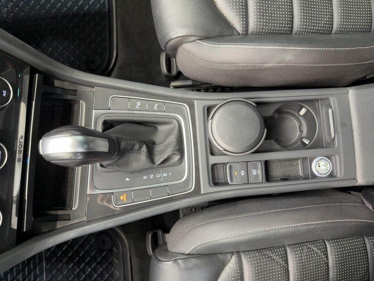 Golf VII E-Golf Wärmep. ACC Navi LED Leder Kamera Lane Ass. Bluet. Sitzh.