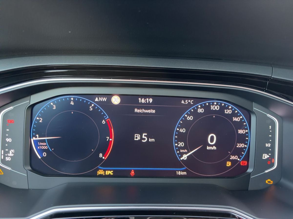 Polo 1.0 TSI R-Line ab 3,99% Navi LED-Matrix Pano Kamera Bluet. Sitzh.
