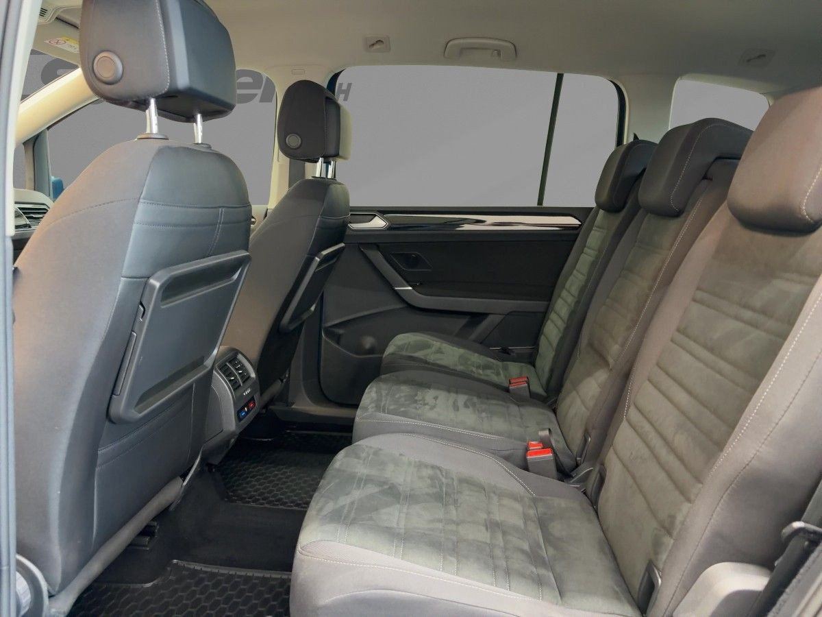 Touran 2.0 TDI DSG Highline 3,99% AHK ACC Navi LED Climatronic Bluet. Sitzh.