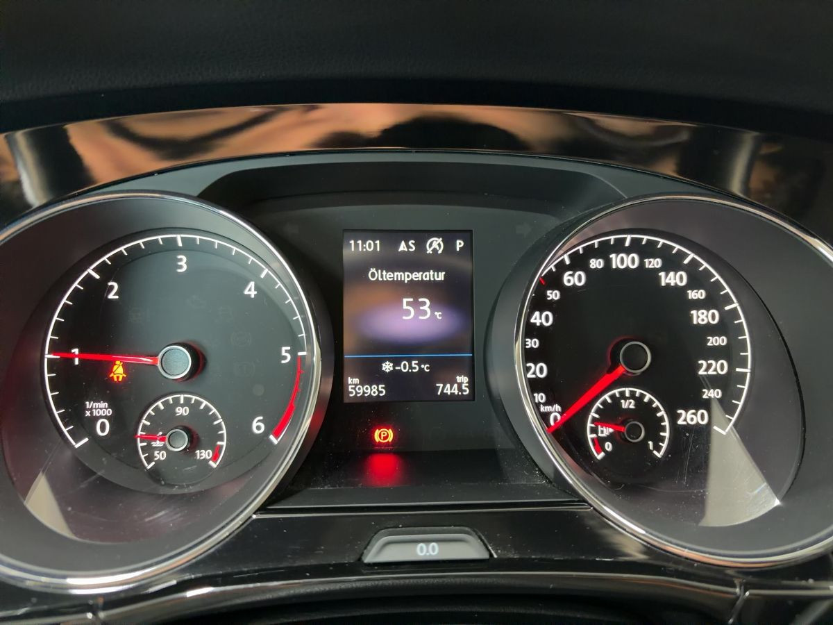 Touran 2.0 TDI DSG Highline 3,99% AHK ACC Navi LED Climatronic Bluet. Sitzh.