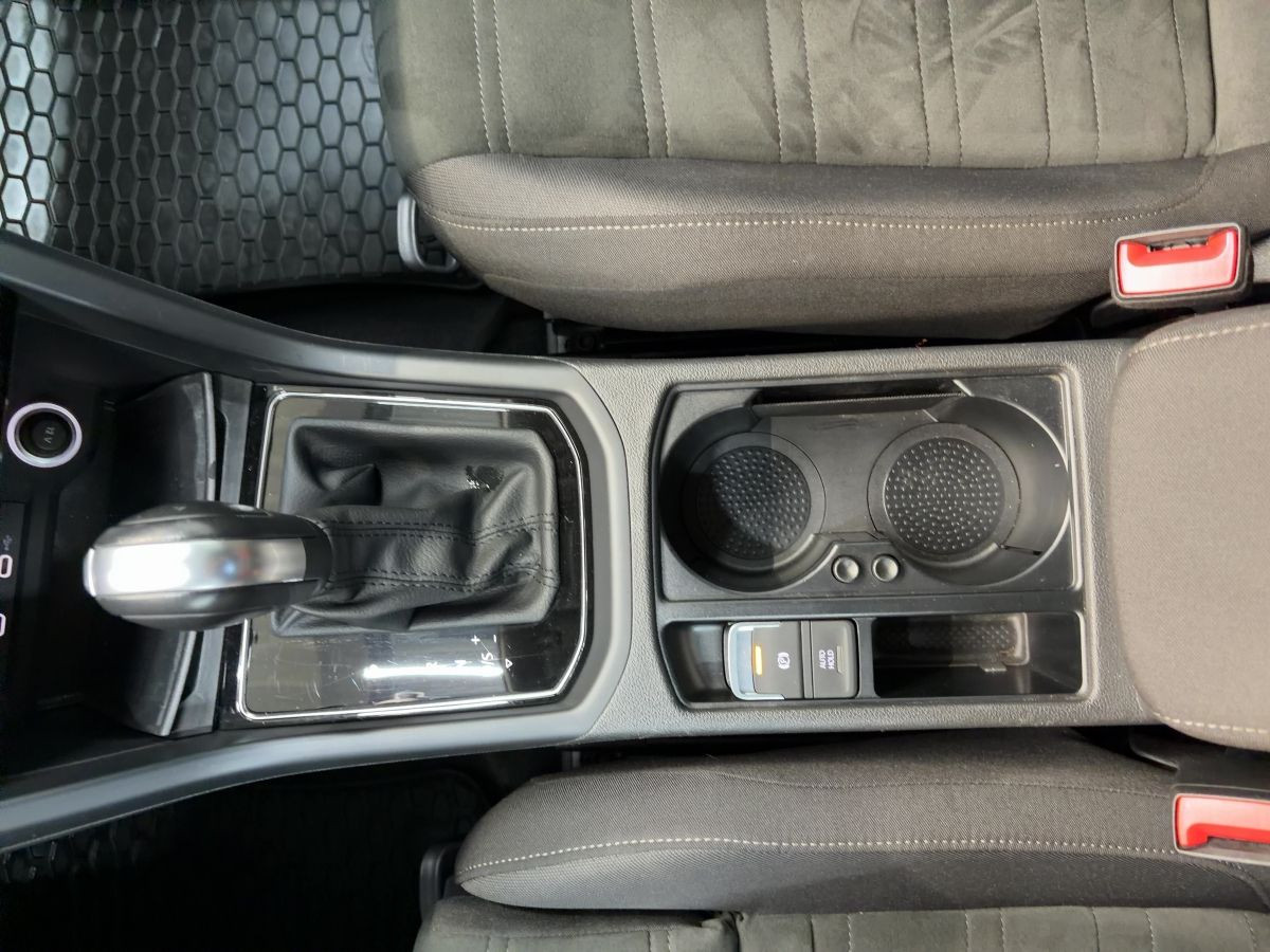 Touran 2.0 TDI DSG Highline 3,99% AHK ACC Navi LED Climatronic Bluet. Sitzh.