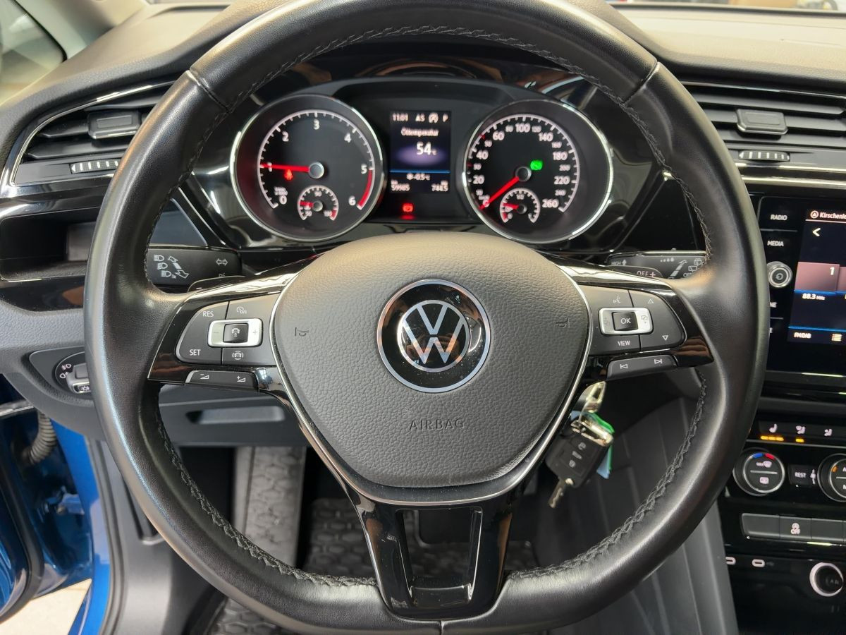 Touran 2.0 TDI DSG Highline 3,99% AHK ACC Navi LED Climatronic Bluet. Sitzh.