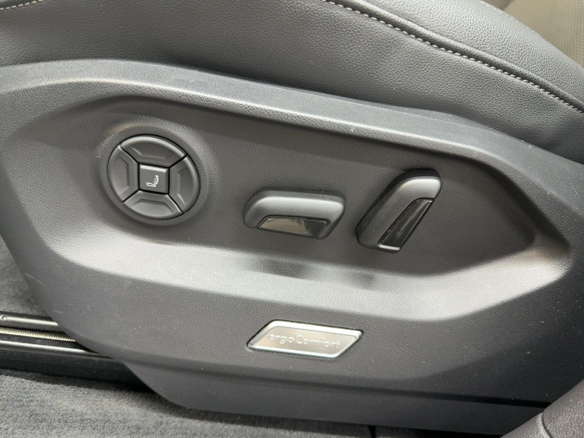 Touareg 4.0 V8 TDI DSG 4M R-Line ab 3,99% AHK Navi Standh. Pano LED-Matrix Luft