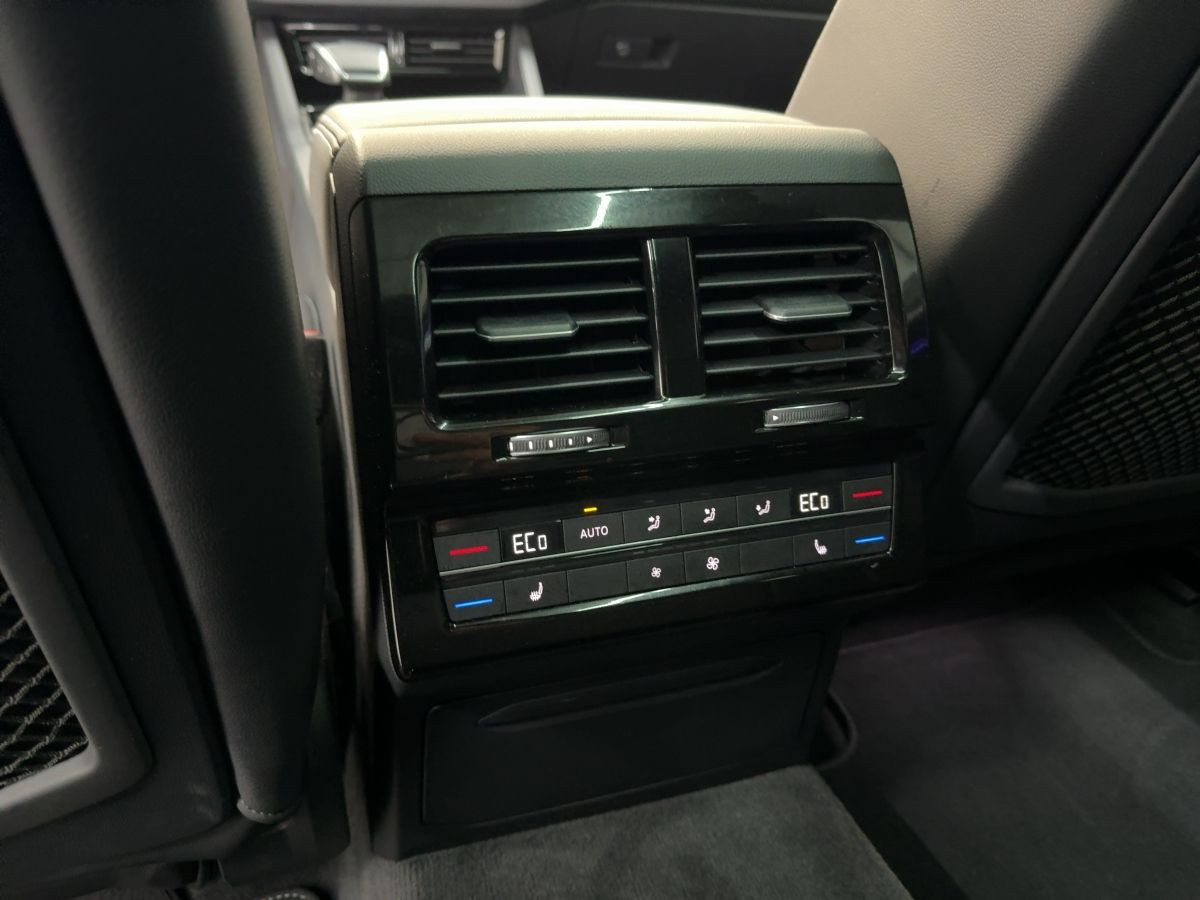 Touareg 4.0 V8 TDI DSG 4M R-Line ab 3,99% AHK Navi Standh. Pano LED-Matrix Luft