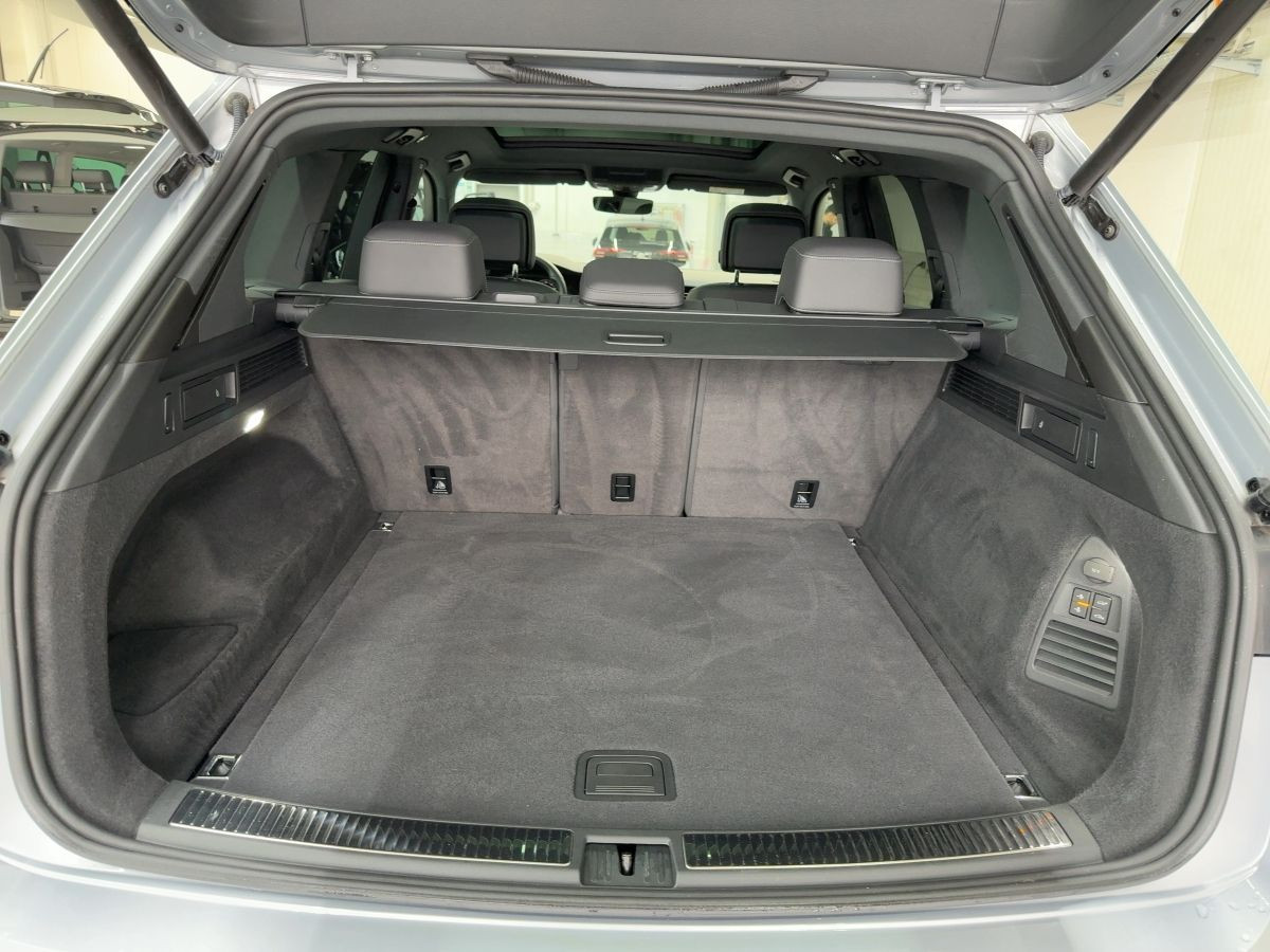 Touareg 4.0 V8 TDI DSG 4M R-Line ab 3,99% AHK Navi Standh. Pano LED-Matrix Luft