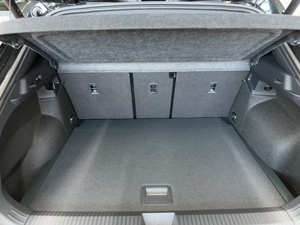 T-Roc R-Line 1.5 eTSI 110 kW 7-Gang-DSG LED Navi