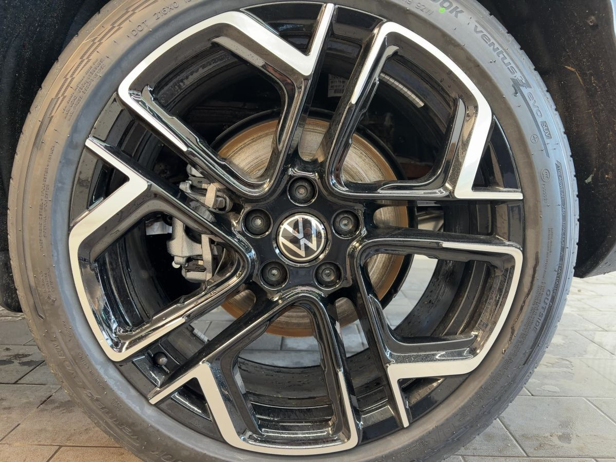 T-Roc R-Line 1.5 eTSI 110 kW 7-Gang-DSG LED Navi