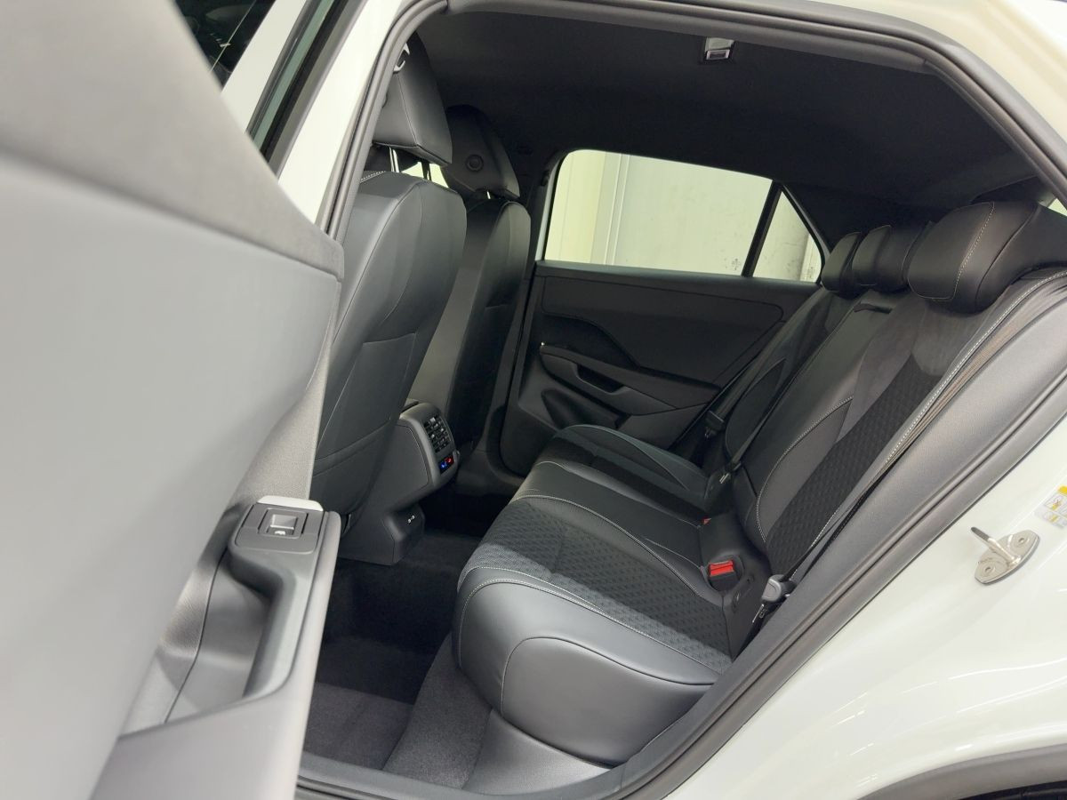 T-Roc R-Line 1.5 eTSI 110kW 7-Gang-DSG LED Klima