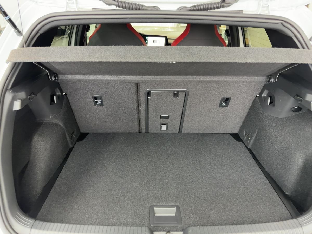 Golf VIII GTI 2.0 TSI Navi LED Plus Climatronic Einparkh. Lane Ass. Bluet.