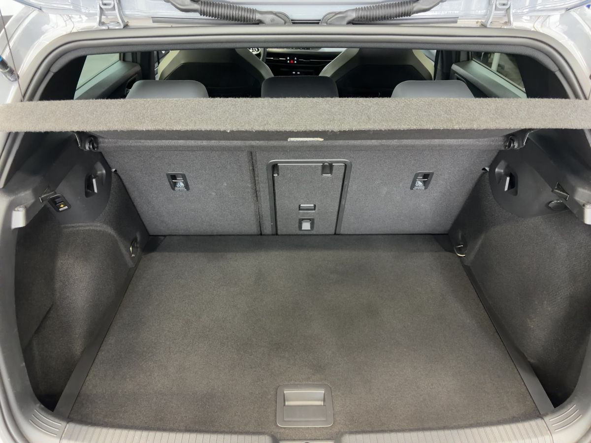 Golf VIII 1.5 TSI R-Line Navi ACC AHK Kamera Park Ass. Keyless Bluet. Sitzh. XDS