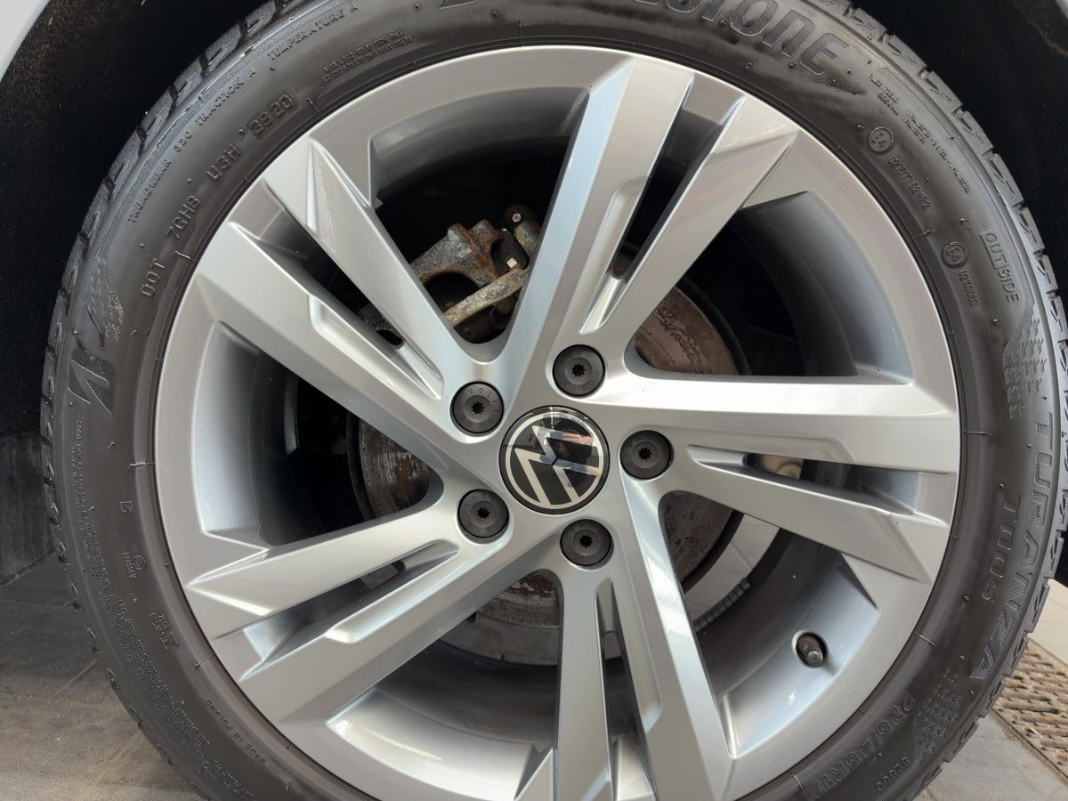 Golf VIII 1.5 TSI R-Line Navi ACC AHK Kamera Park Ass. Keyless Bluet. Sitzh. XDS