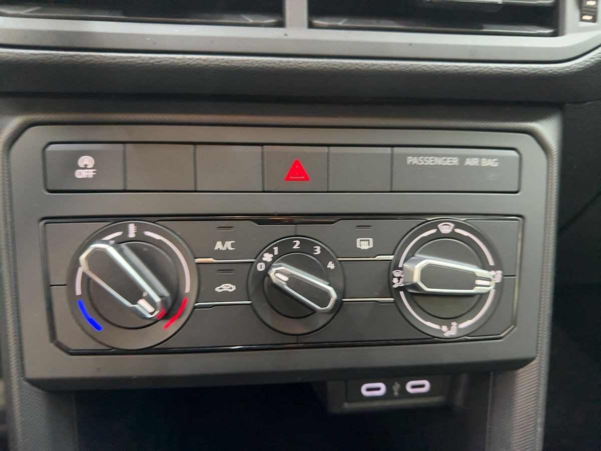 T-Cross 1.0 TSI Basis Lane Ass. Front Ass. Müdigk. DAB+ Kamera Bluet. Isofix.