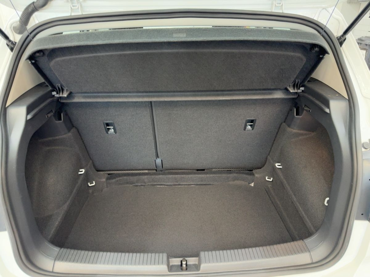 T-Cross 1.0 TSI Basis Lane Ass. Front Ass. Müdigk. DAB+ Kamera Bluet. Isofix.