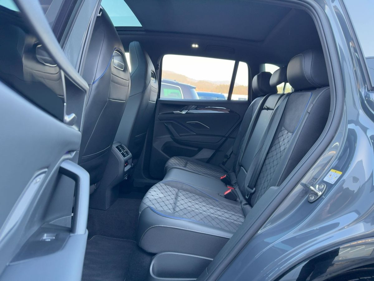 Tiguan 2.0 TSI DSG 4M R-Line ACC AHK DCC Navi LED Pano. Head UP 