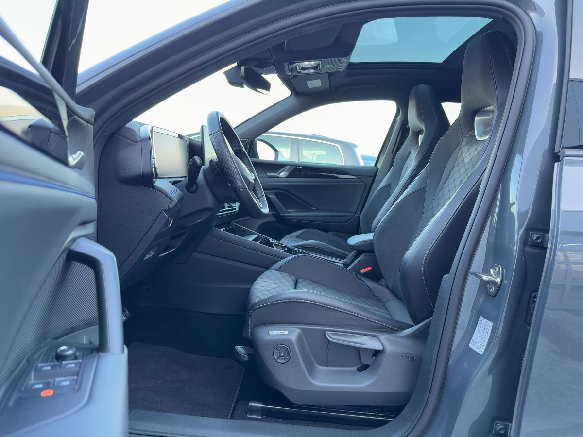 Tiguan 2.0 TSI DSG 4M R-Line ACC AHK DCC Navi LED Pano. Head UP 