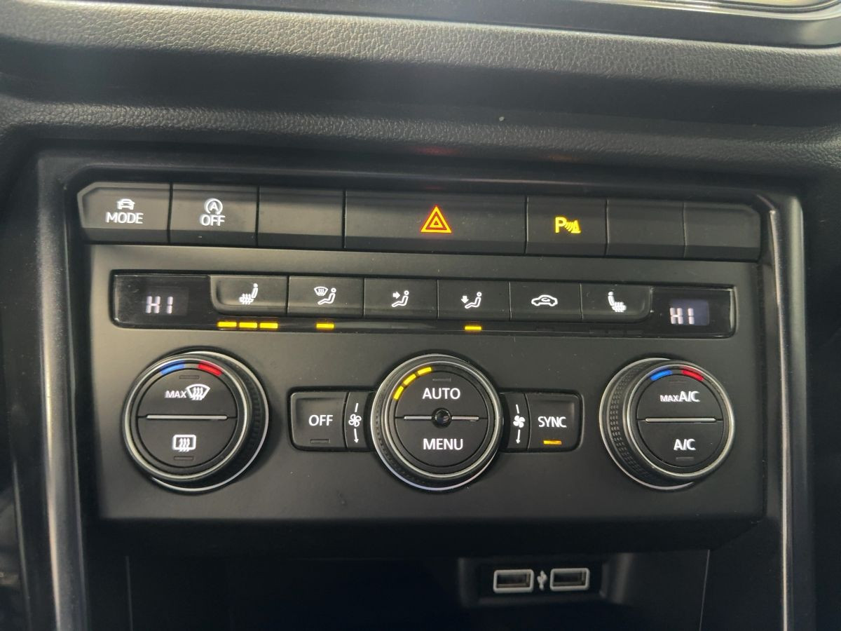 T-Roc 1.6 TDI AHK Navi Climatronic Einparkh. Bluet. Sitzh. DAB+