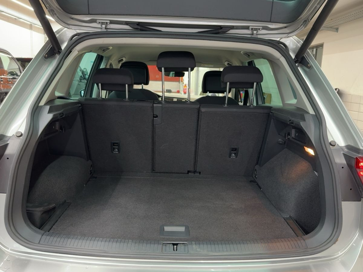 Tiguan 2.0 TDI DSG 4M Highline R-Line AHK ACC Navi LED Kamera Sitzh. Lane-Ass.