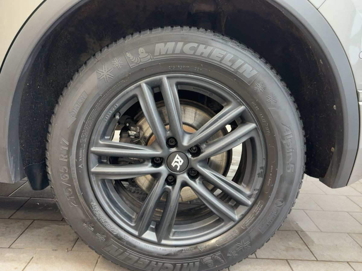 Tiguan 2.0 TDI DSG 4M Highline R-Line AHK ACC Navi LED Kamera Sitzh. Lane-Ass.