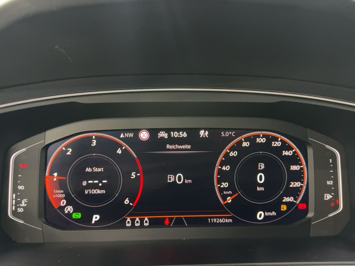 Tiguan 2.0 TDI DSG 4M R-Line ACC AHK Navi Pano. Kamera Ambiente Sitzh. Lane-Ass