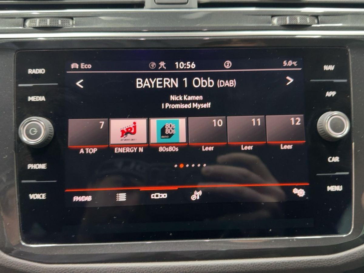 Tiguan 2.0 TDI DSG 4M R-Line ACC AHK Navi Pano. Kamera Ambiente Sitzh. Lane-Ass