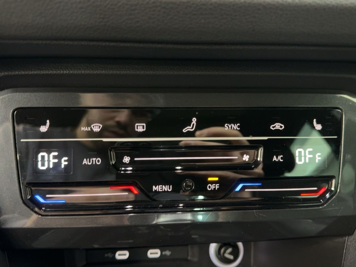 Tiguan 2.0 TDI DSG 4M R-Line ACC AHK Navi Pano. Kamera Ambiente Sitzh. Lane-Ass