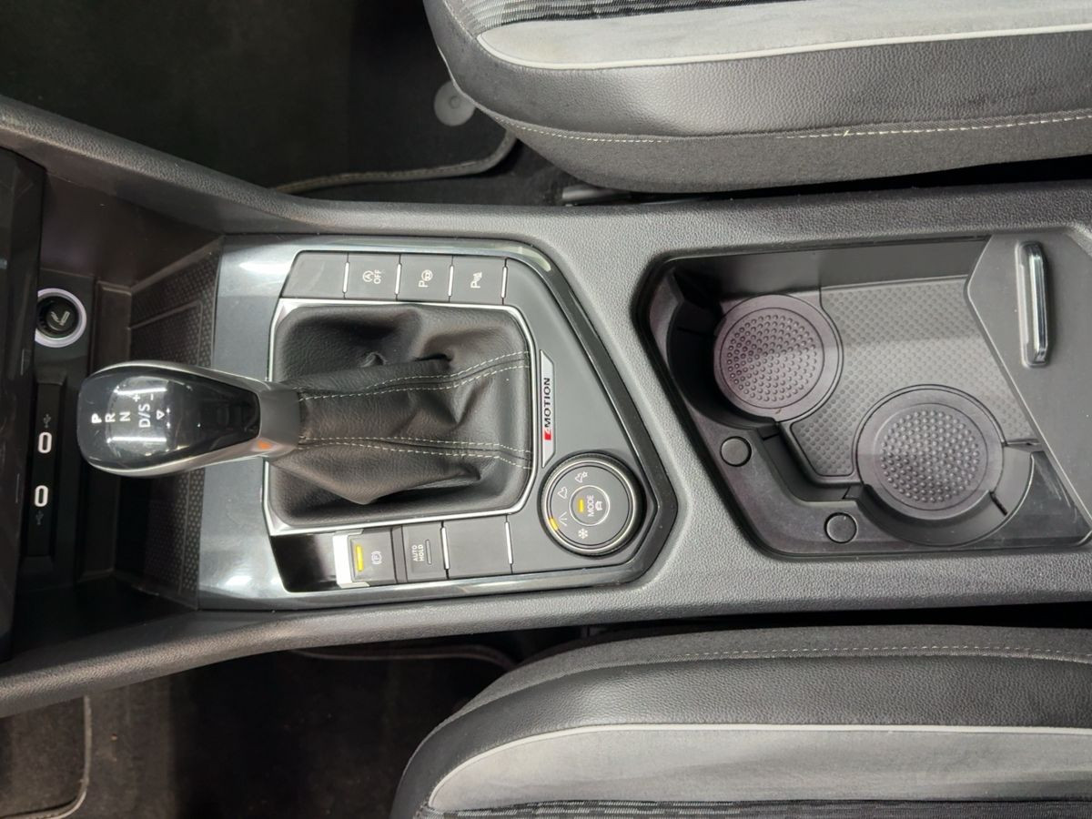 Tiguan 2.0 TDI DSG 4M R-Line ACC AHK Navi Pano. Kamera Ambiente Sitzh. Lane-Ass