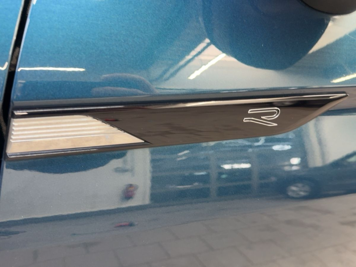 Tiguan 2.0 TDI DSG 4M R-Line ACC AHK Navi Pano. Kamera Ambiente Sitzh. Lane-Ass