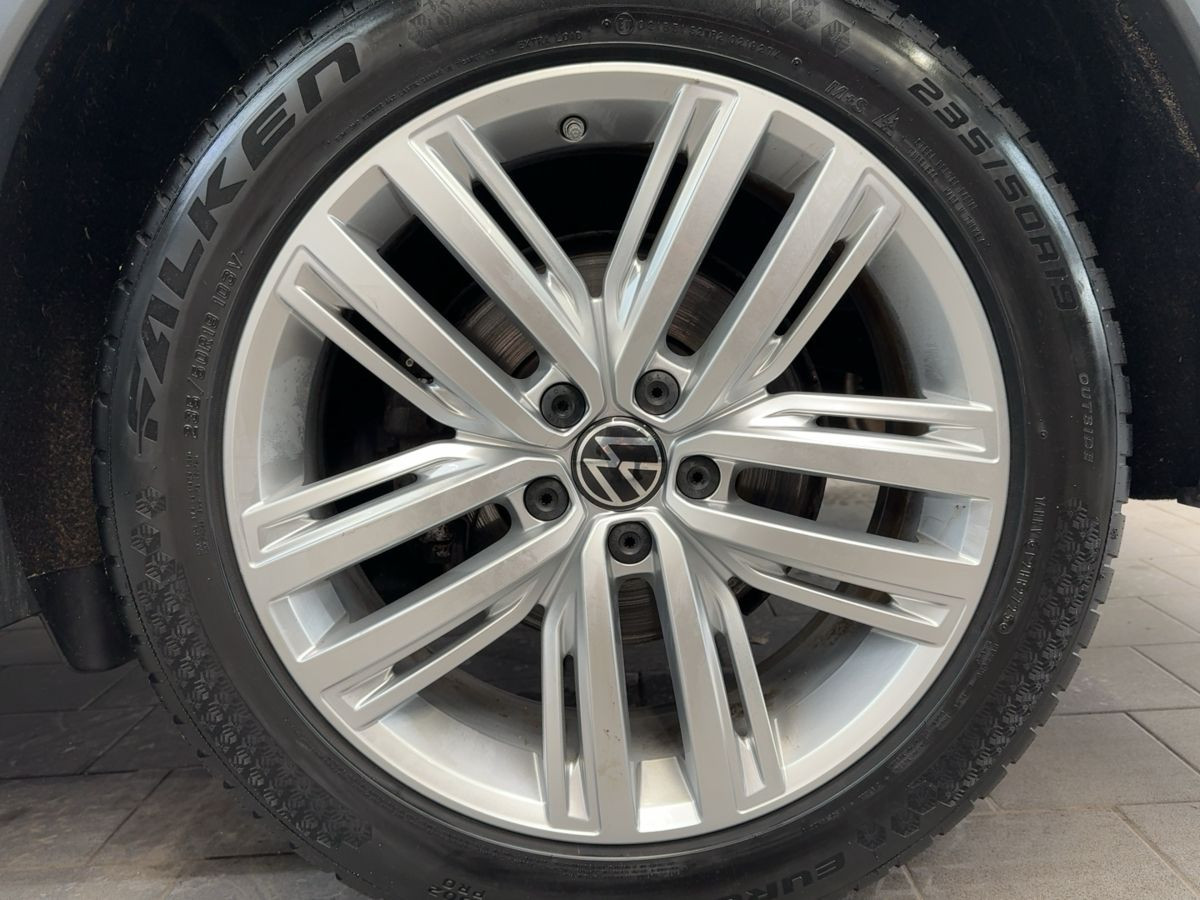 Tiguan 2.0 TDI DSG 4M R-Line ACC AHK Navi Pano. Kamera Ambiente Sitzh. Lane-Ass