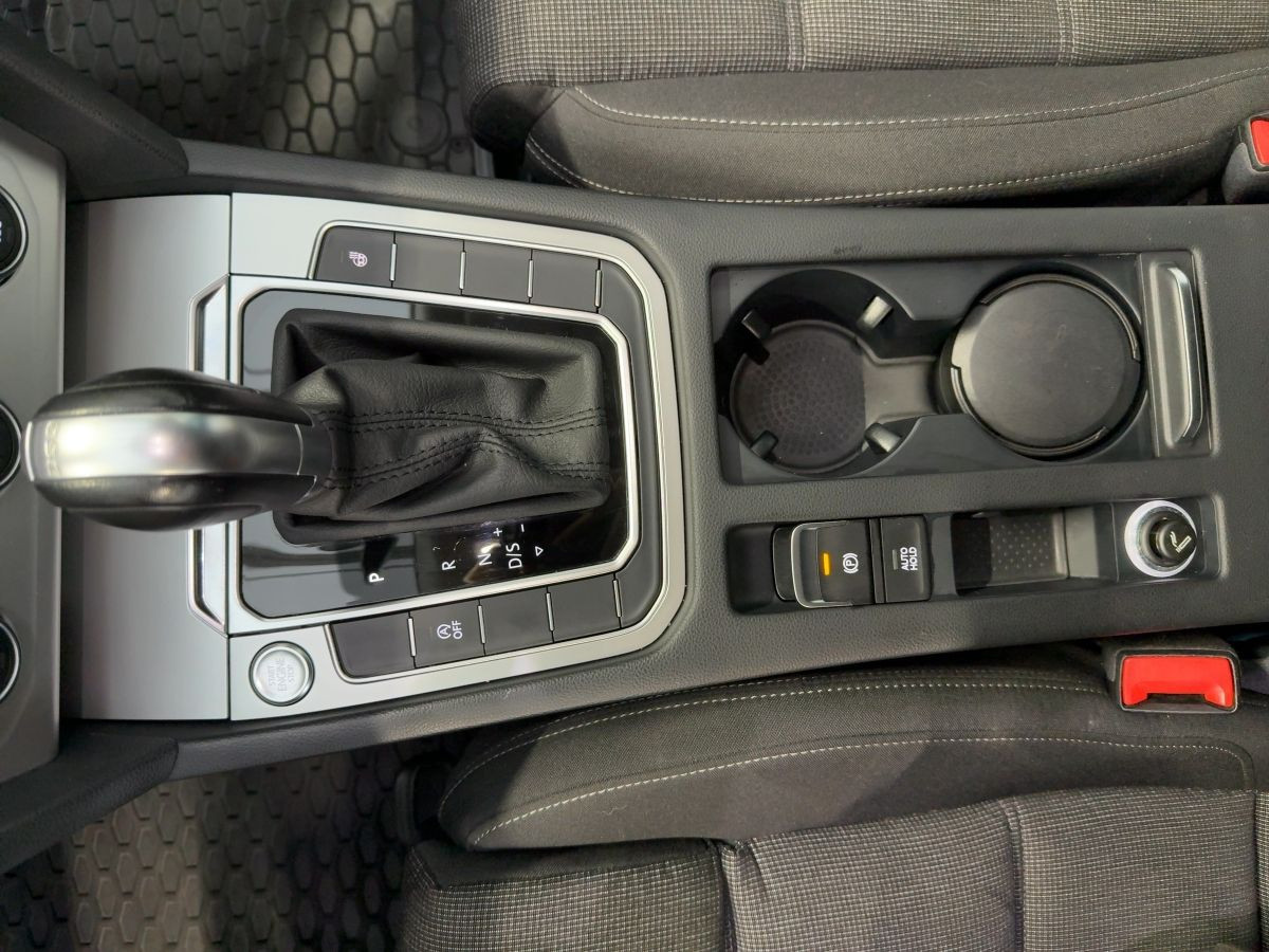 Passat Variant 2.0 TDI DSG Comfortline ACC AHK Navi Standh. Einparkh. Bluet. Sitzh.