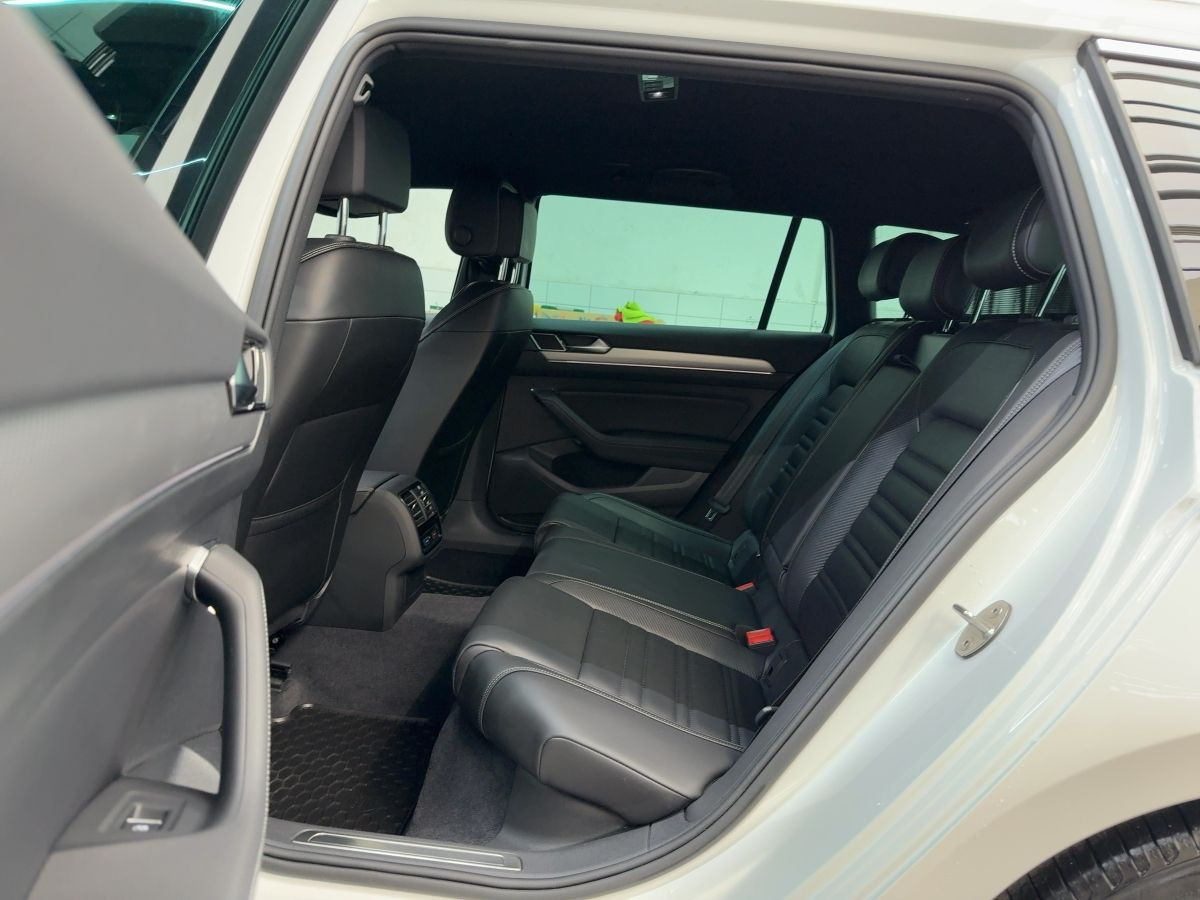 Passat Variant 2.0 TDI DSG 4M Highline R-Line ACC AHK Navi LED Leder Kamera 