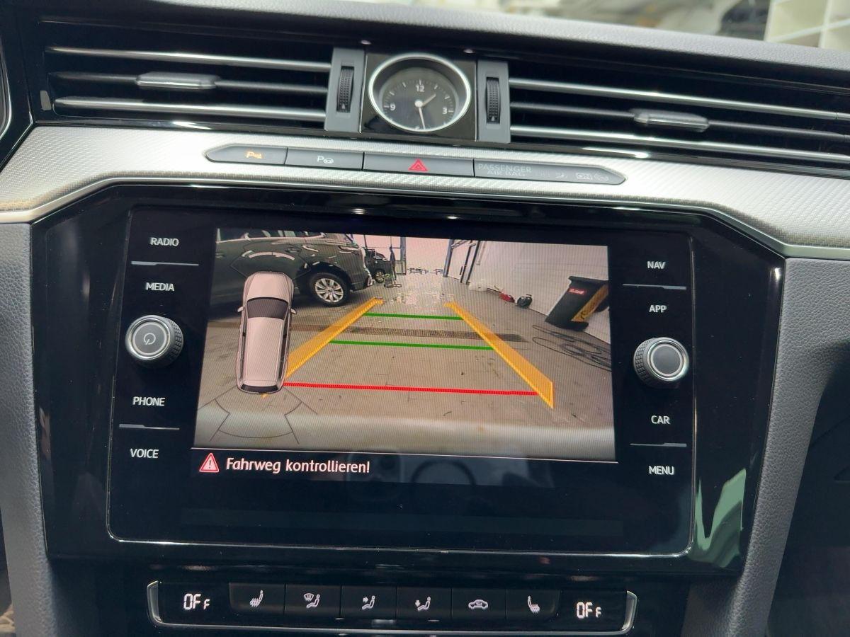 Passat Variant 2.0 TDI DSG 4M Highline R-Line ACC AHK Navi LED Leder Kamera 