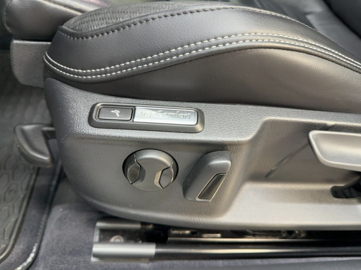 Passat Variant 2.0 TDI DSG 4M Highline R-Line ACC AHK Navi LED Leder Kamera 