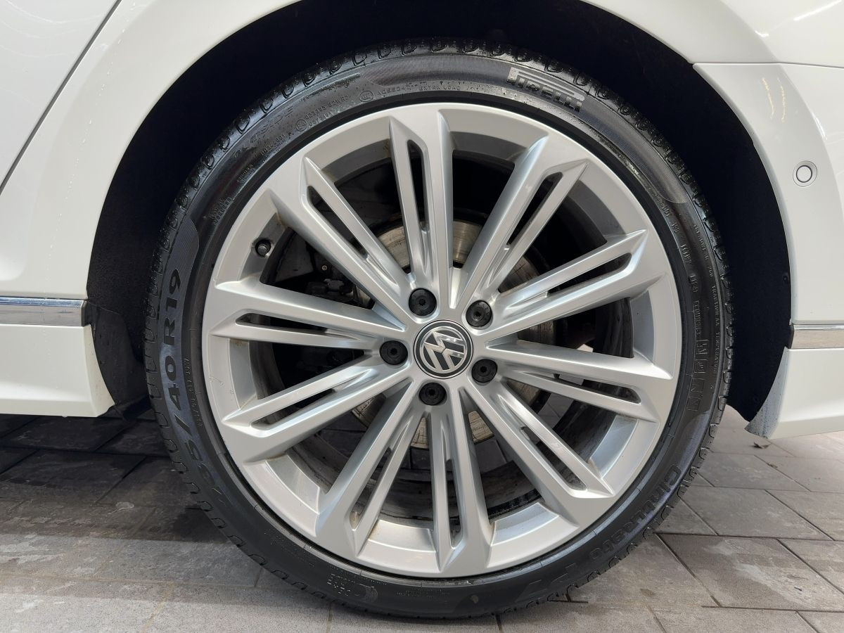 Passat Variant 2.0 TDI DSG 4M Highline R-Line ACC AHK Navi LED Leder Kamera 