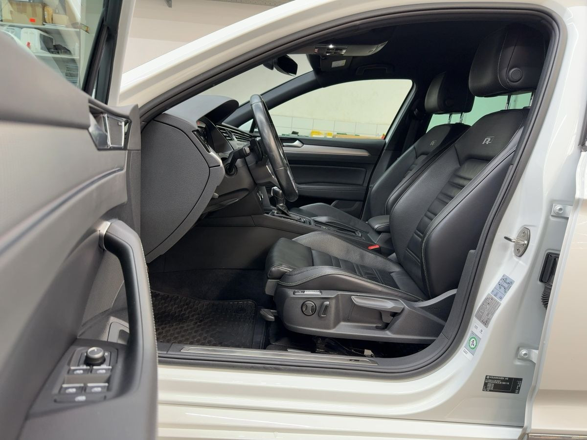 Passat Variant 2.0 TDI DSG 4M Highline R-Line ACC AHK Navi LED Leder Kamera 