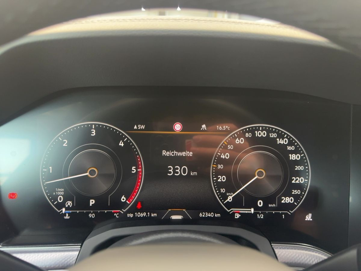 Touareg 3.0 V6 TDI DSG 4M R-Line ACC AHK Navi Luft LED-Matrix 