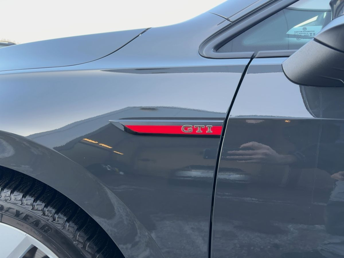 Golf VIII GTI 2.0 TSI DSG ACC LED Climatronic Sitzh. Lane-Ass. Bluet. DAB+