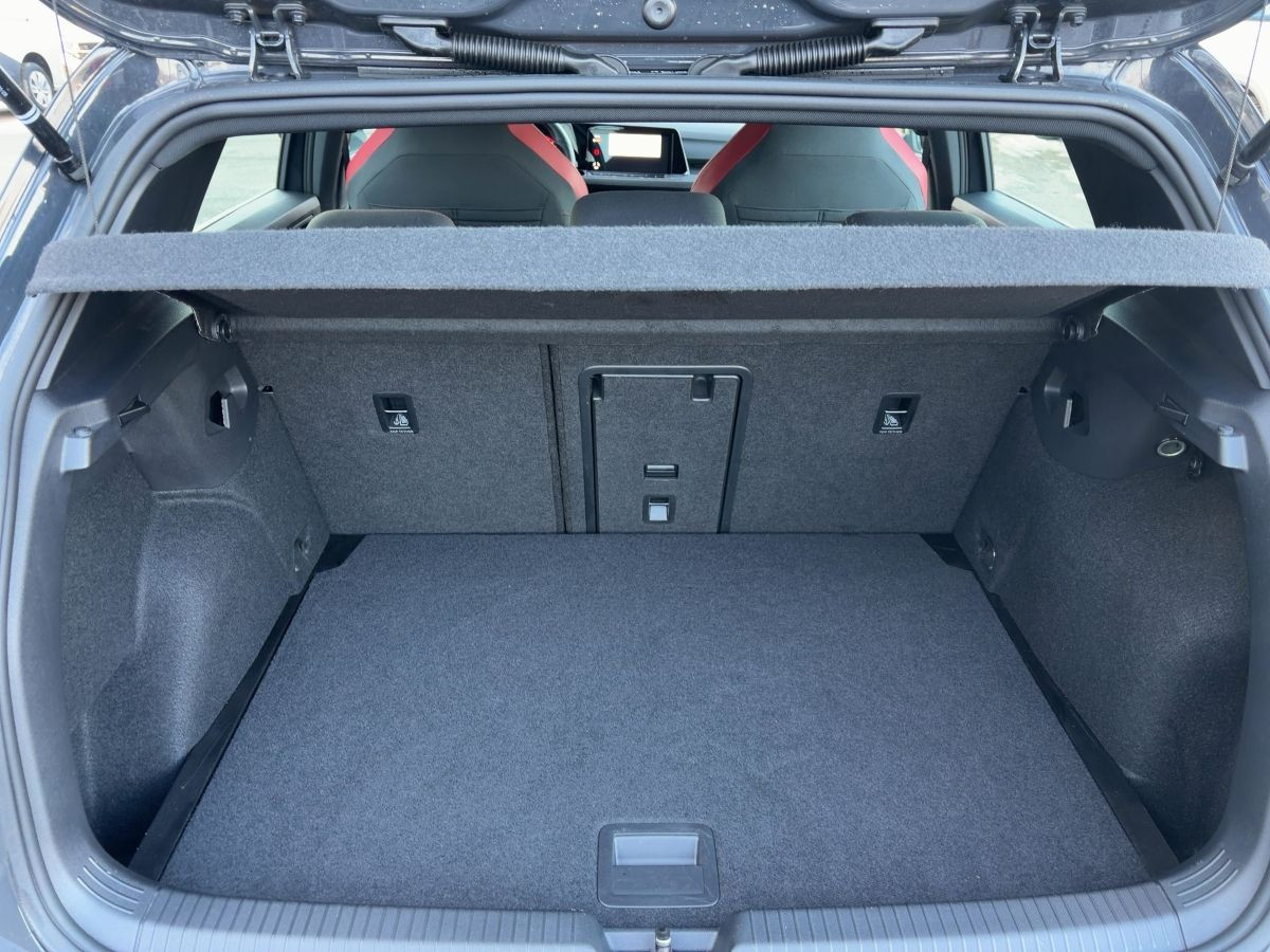 Golf VIII GTI 2.0 TSI DSG ACC LED Climatronic Sitzh. Lane-Ass. Bluet. DAB+