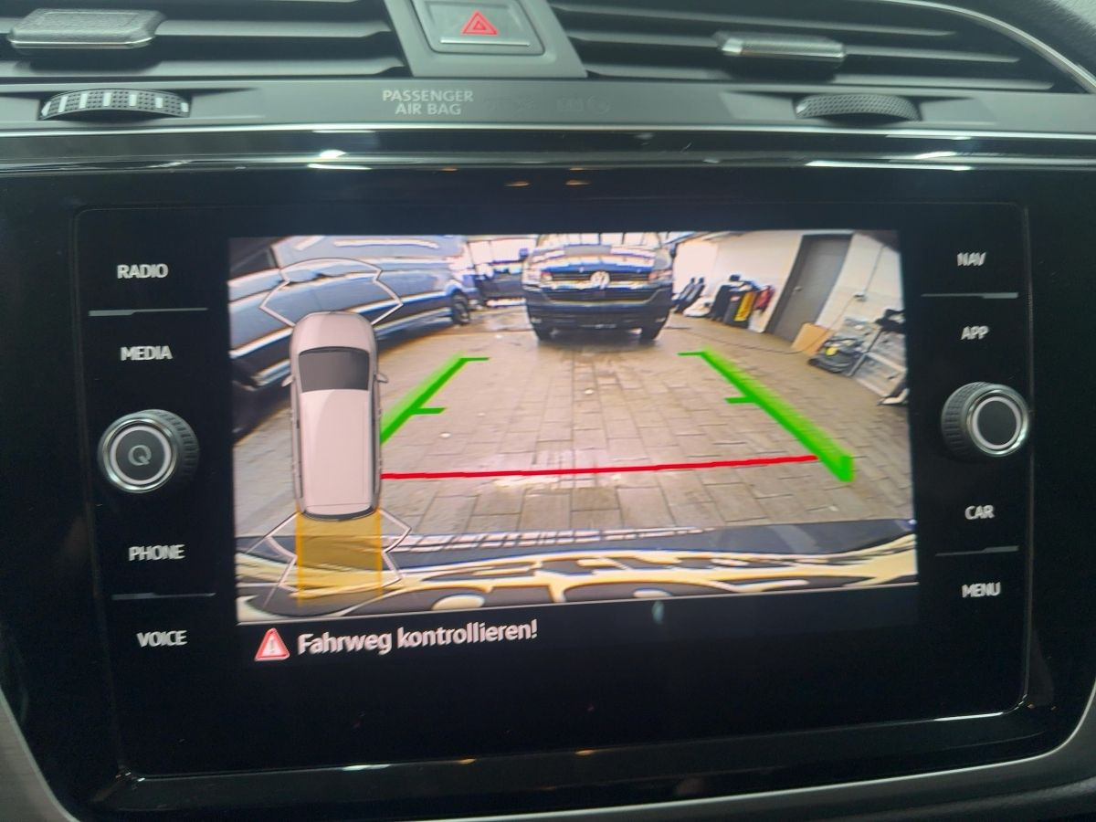 Touran 2.0 TDI DSG Comfortline 7-Sitze ACC AHK LED Navi Kamera Keyless